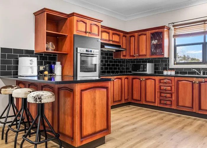Home In Waratah