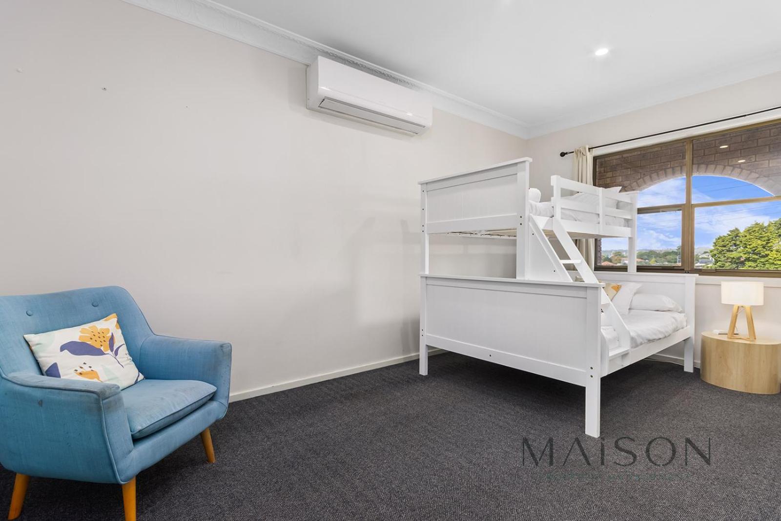 In Waratah * Lambton